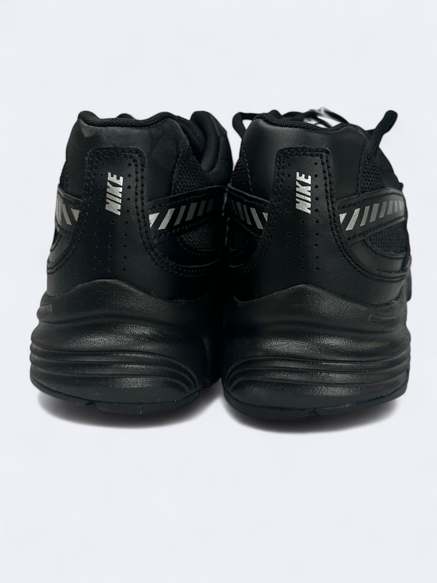 Nike Initiator Running Shoe "Black Metallic Silver" - 44 Casual Area