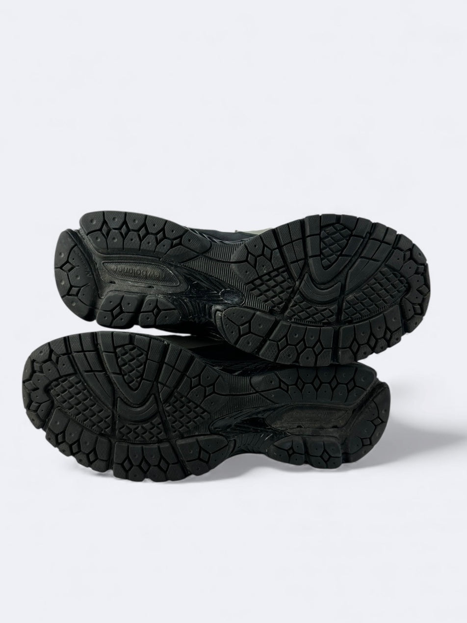 The Basement x New Balance 2002R Stone Grey - 40 Casual Area