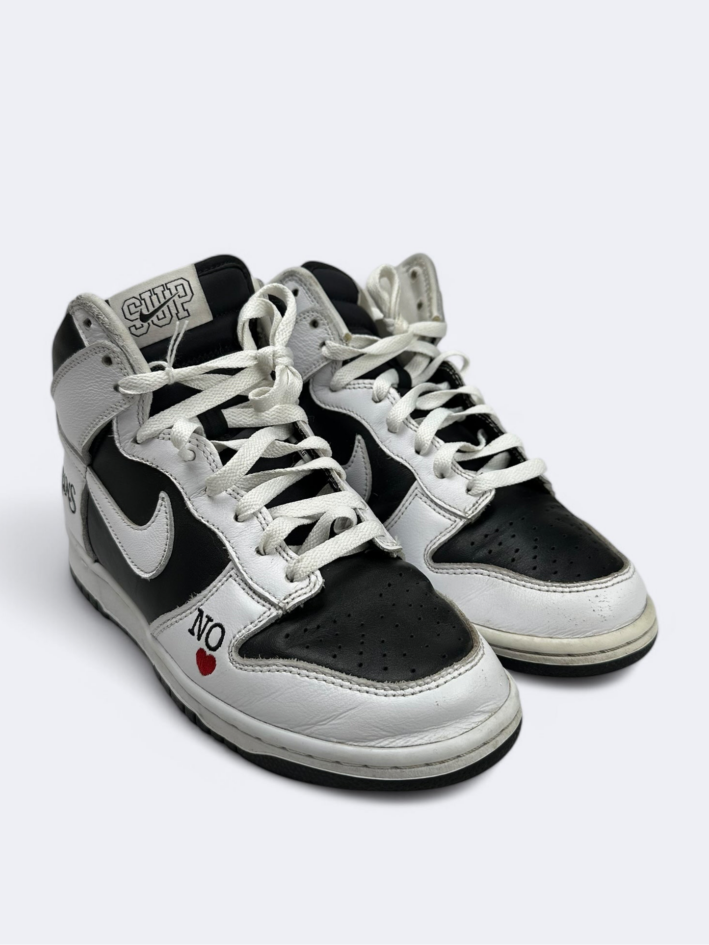 Supreme x Nike Dunk High SB "By Any Means" - 39 Casual Area