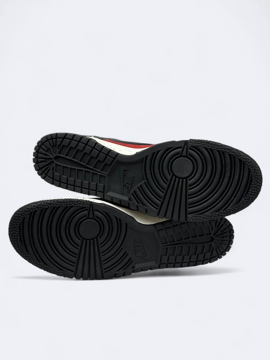 Undercover x Nike Dunk High "UBA Gym Red" - 42 Casual Area
