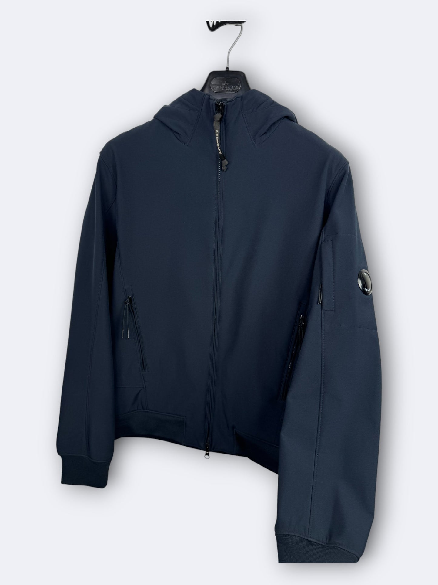 C.P. Shell-R C.P. Company - L Casual Area