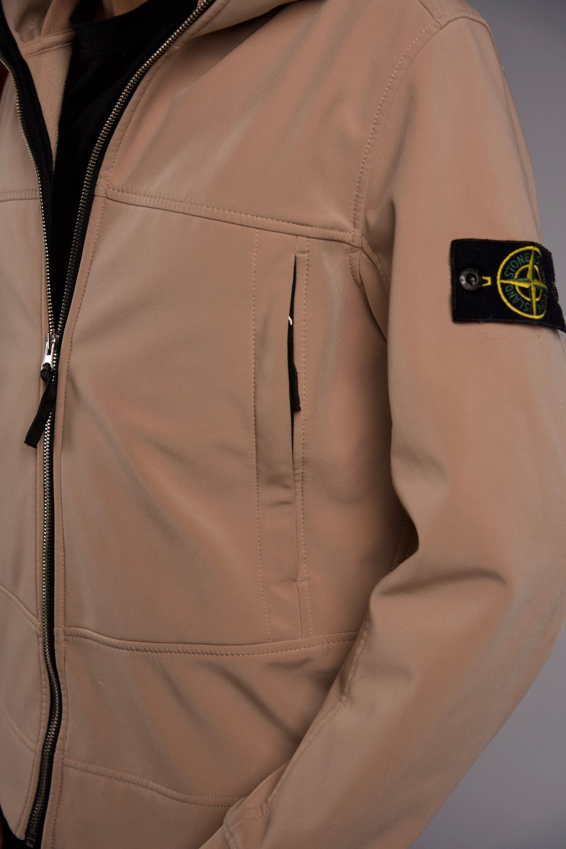 Comment authentifier une softshell Stone Island : vrai vs faux