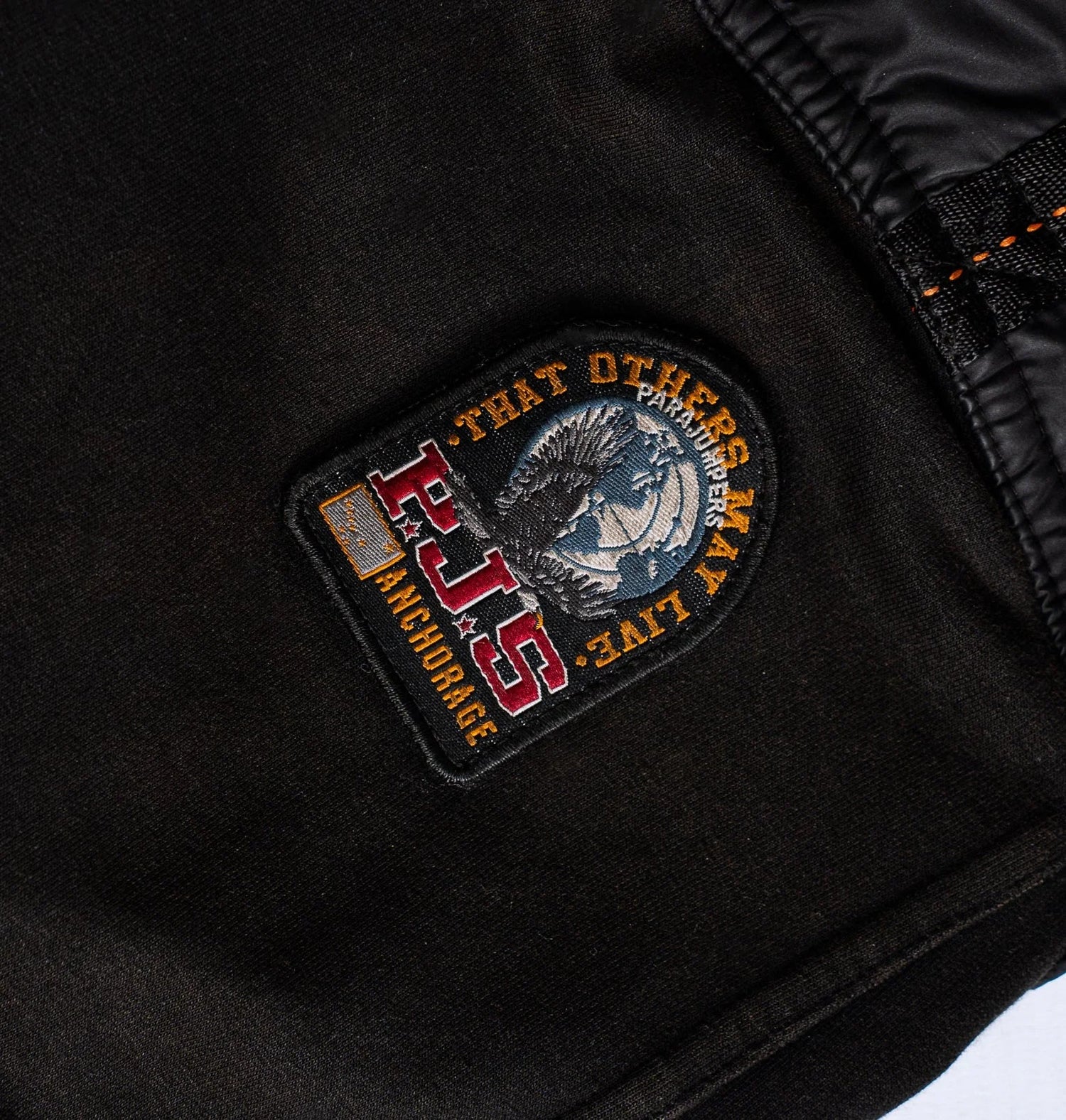 Collection de vêtements Parajumpers de seconde main 