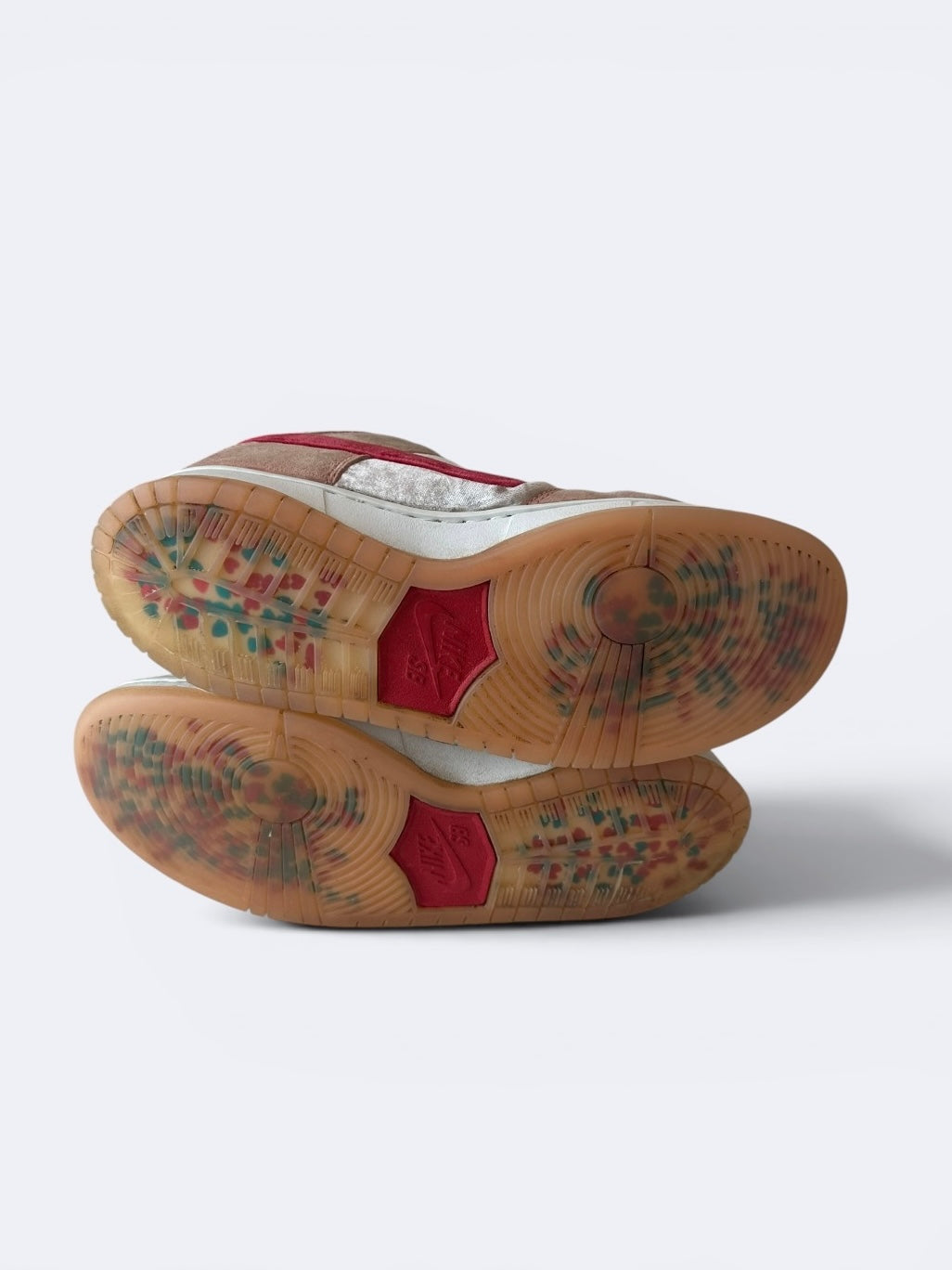 StrangeLove x Nike Dunk Low SB "Valentines Day" - 41 Casual Area
