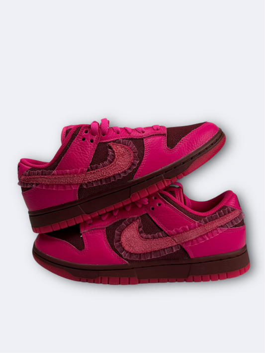 Nike Dunk Low "Valentine's Day" (2022) - 40 Casual Area