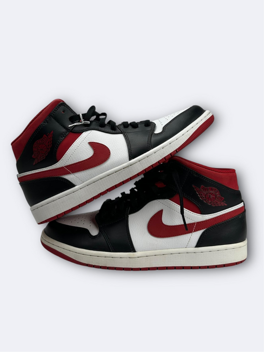 Air Jordan 1 Mid Black Fire Red - 45 Casual Area
