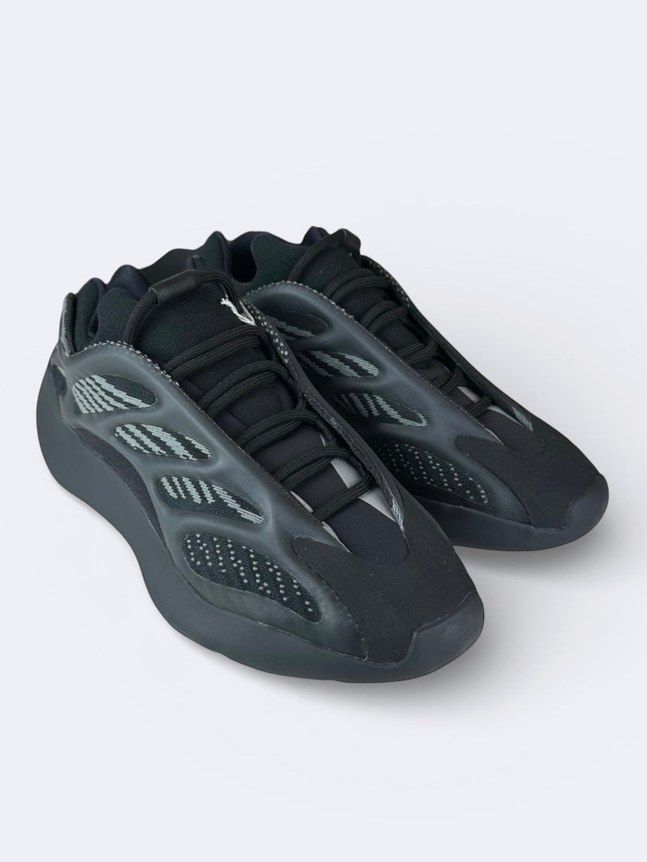 Adidas Yeezy Boost 700 V3 "Dark Glow" - 42 Casual Area