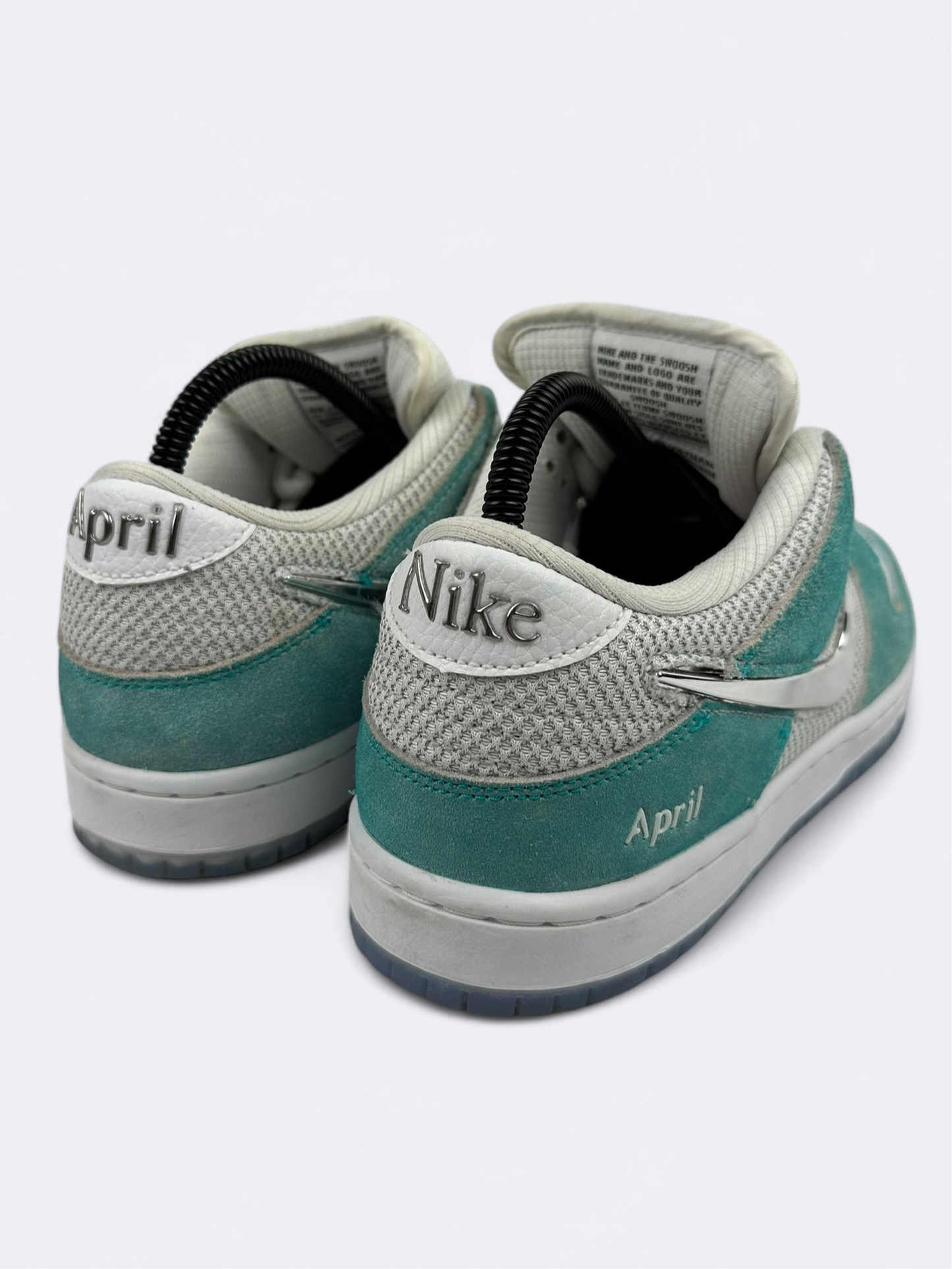 April Skateboards x Nike SB Dunk Low - 42 Casual Area