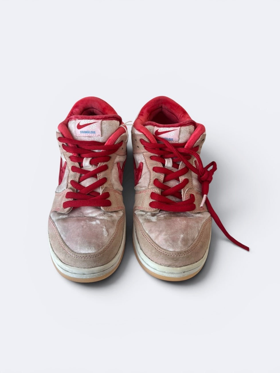 StrangeLove x Nike Dunk Low SB "Valentines Day" - 41 Casual Area