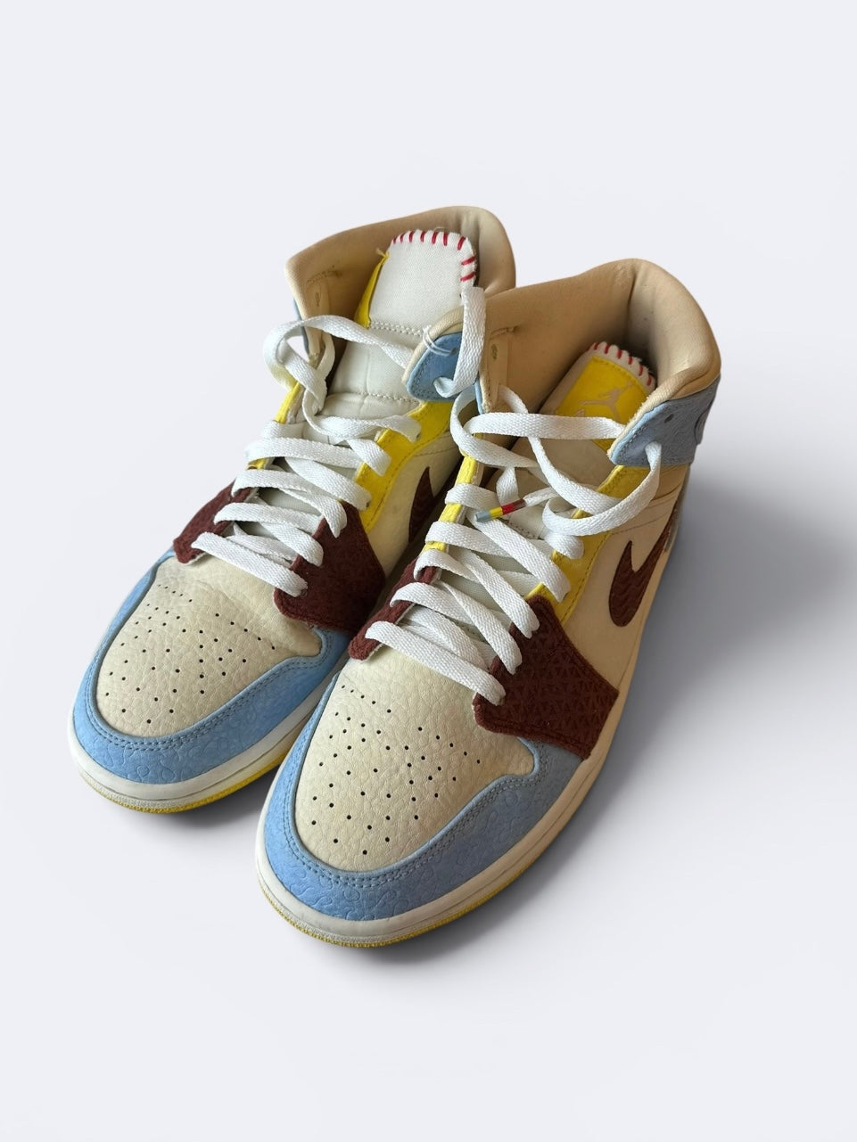 Maison Château Rouge x Air Jordan 1 Mid SE "Fearless" - 44 Casual Area