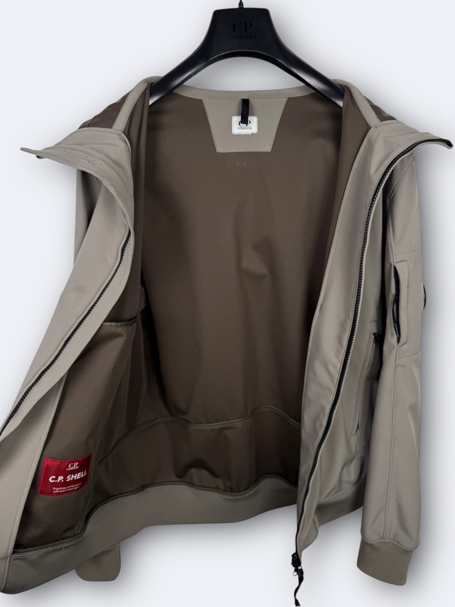 C.P. Shell-R C.P. Company - L Casual Area