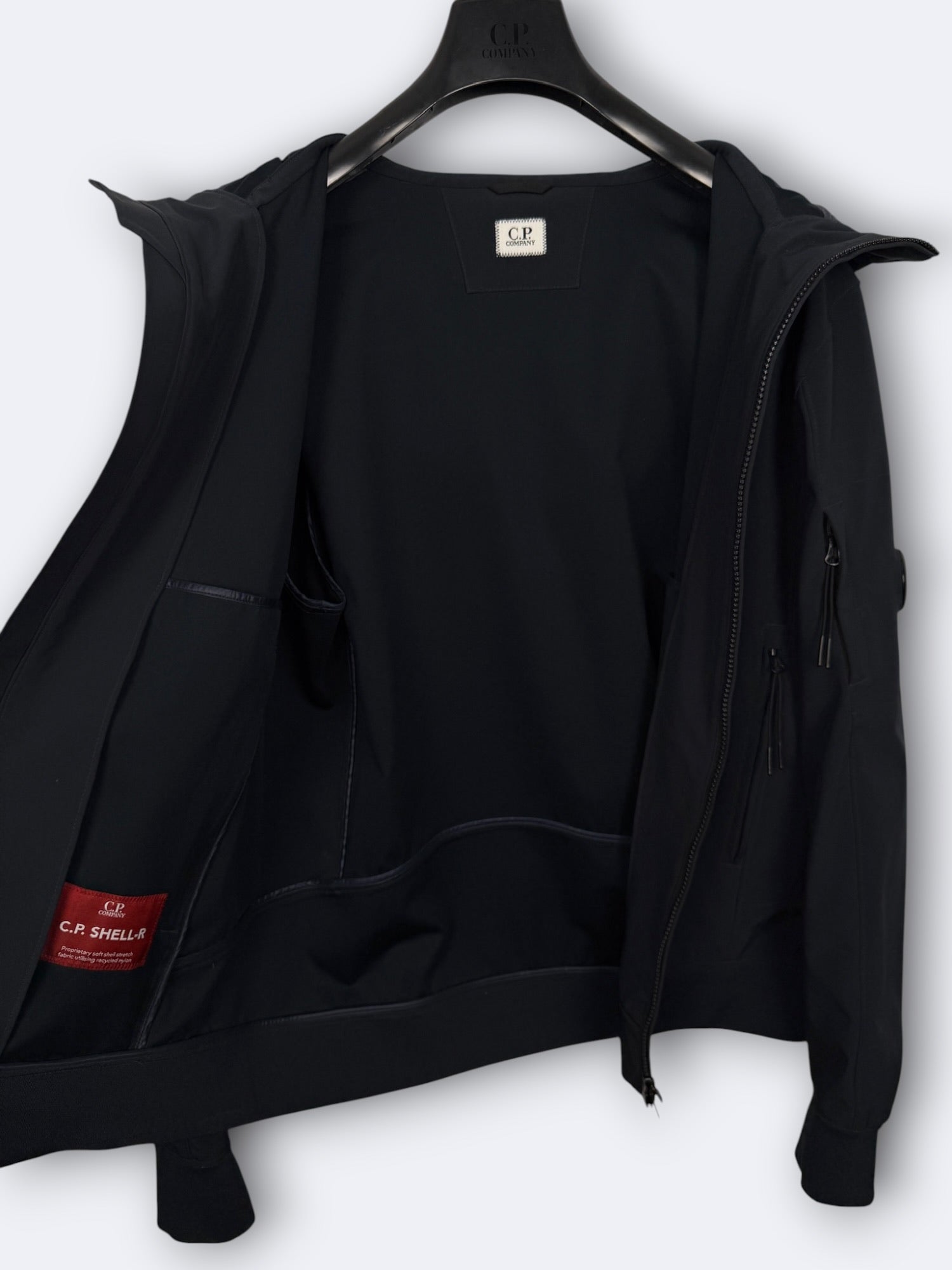 C.P. Shell-R C.P. Company - L Casual Area