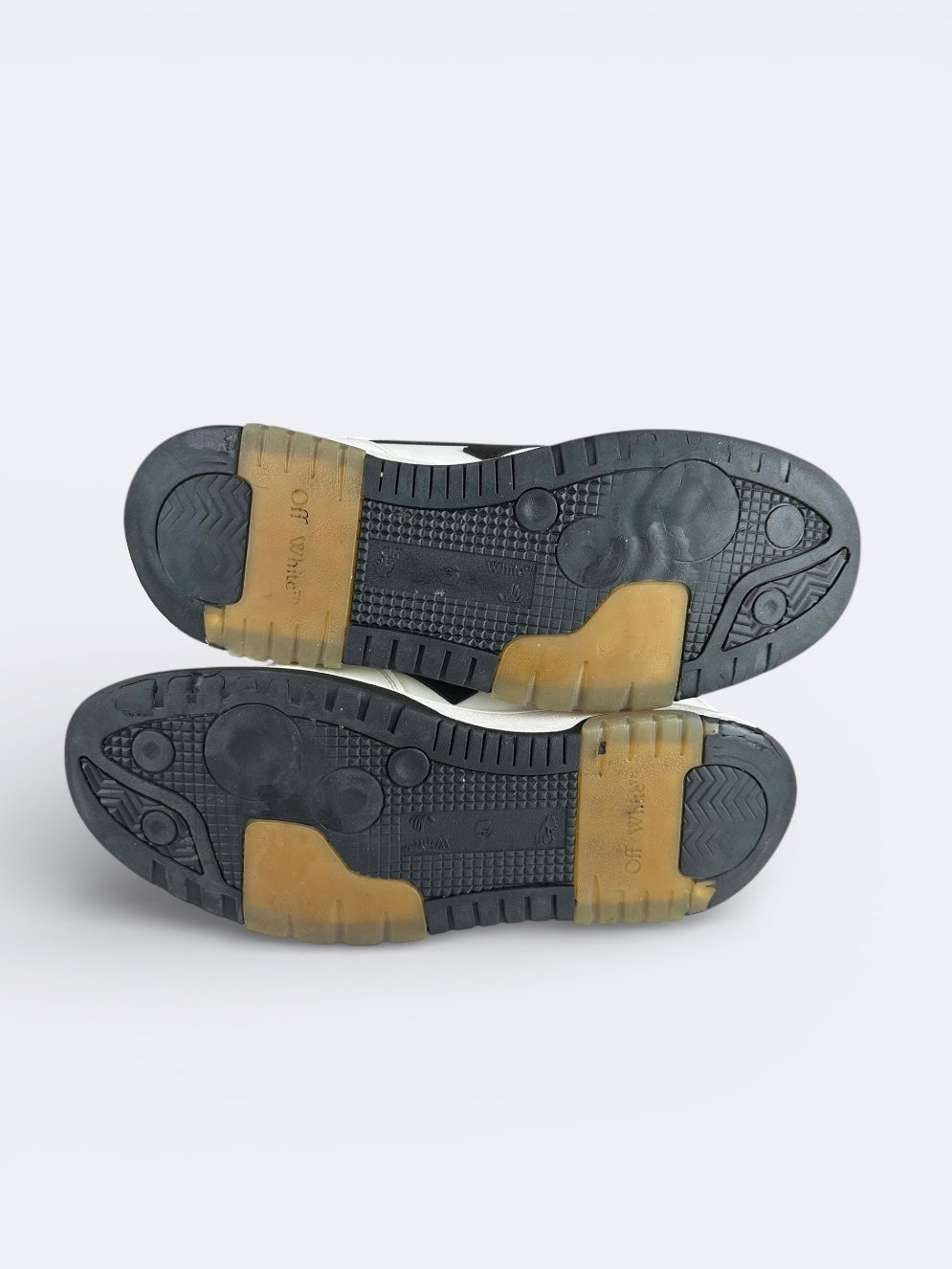 Off-White Out Of Office - 44 Casual Area