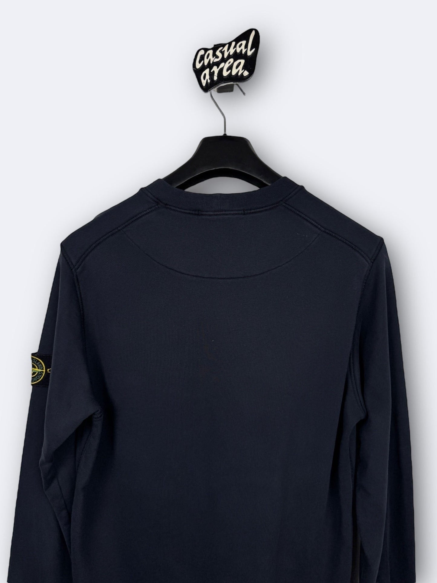Casual Area - Sweat-shirt Stone Island bleu marine en coton, col rond, logo sur manche, coupe classique.